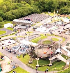 ब्रिटनमधील डायनासाेर थीम पार्क विक्रीसाठी तयार